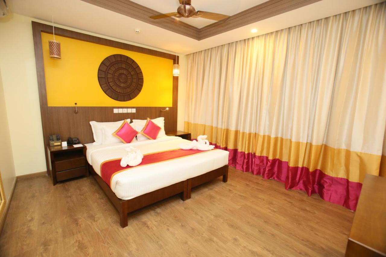 Vivin Luxury Suites Thiruvananthapuram Buitenkant foto