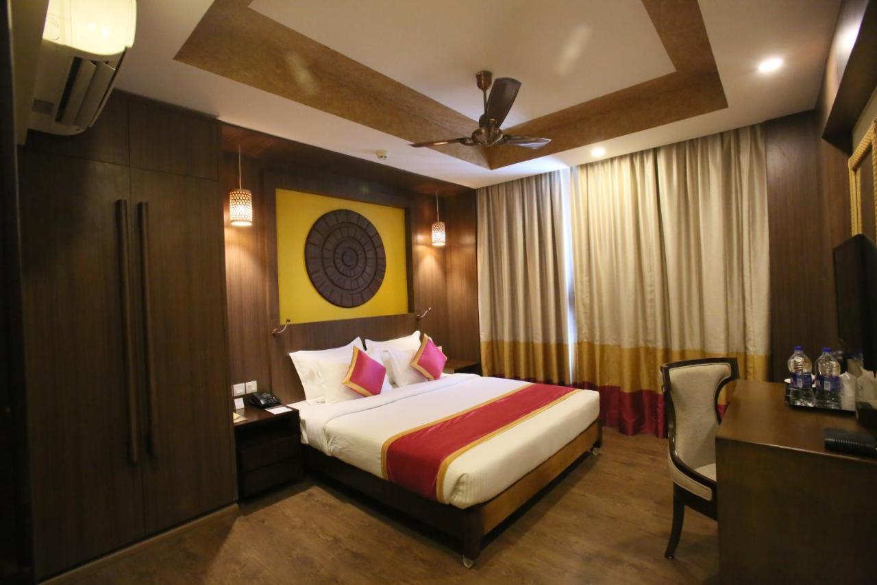 Vivin Luxury Suites Thiruvananthapuram Buitenkant foto