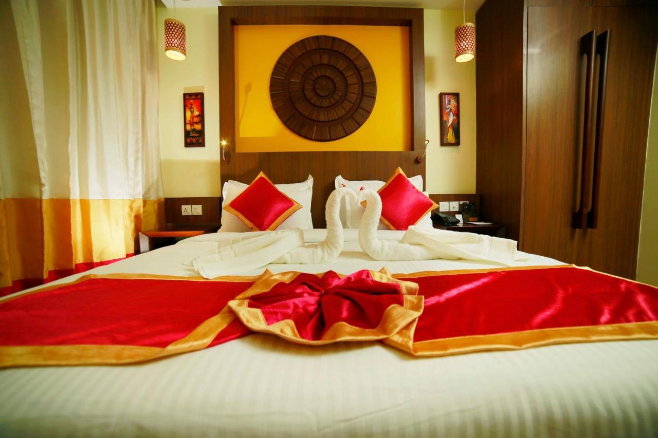 Vivin Luxury Suites Thiruvananthapuram Buitenkant foto