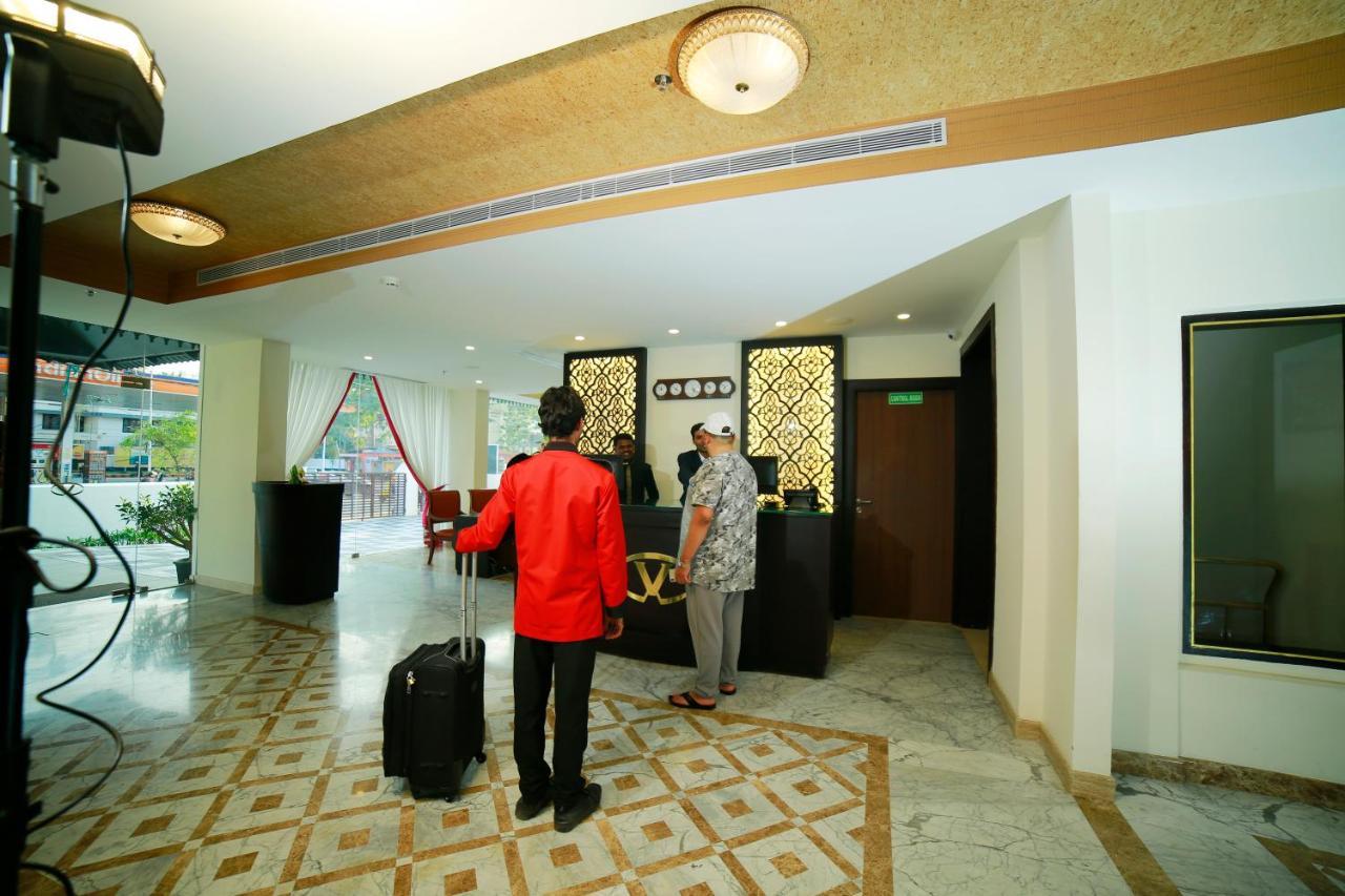 Vivin Luxury Suites Thiruvananthapuram Buitenkant foto