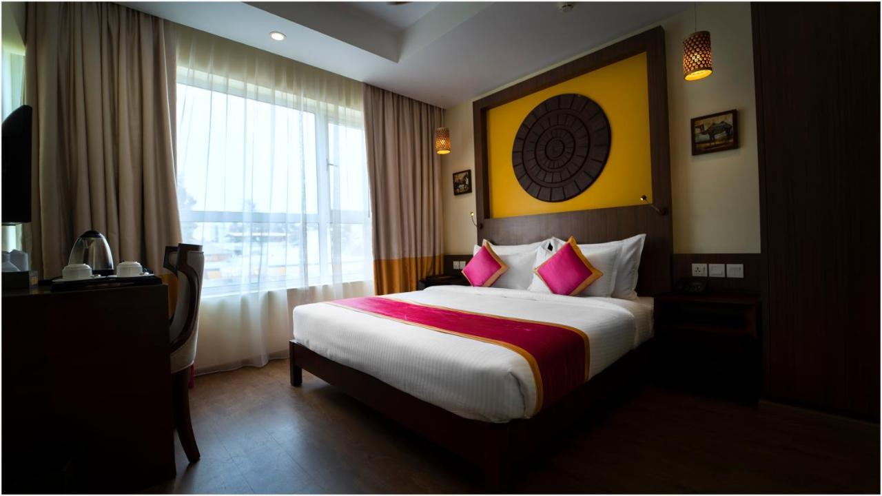 Vivin Luxury Suites Thiruvananthapuram Buitenkant foto
