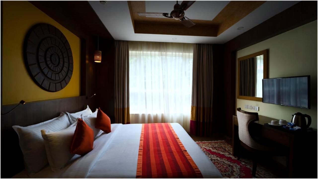 Vivin Luxury Suites Thiruvananthapuram Buitenkant foto