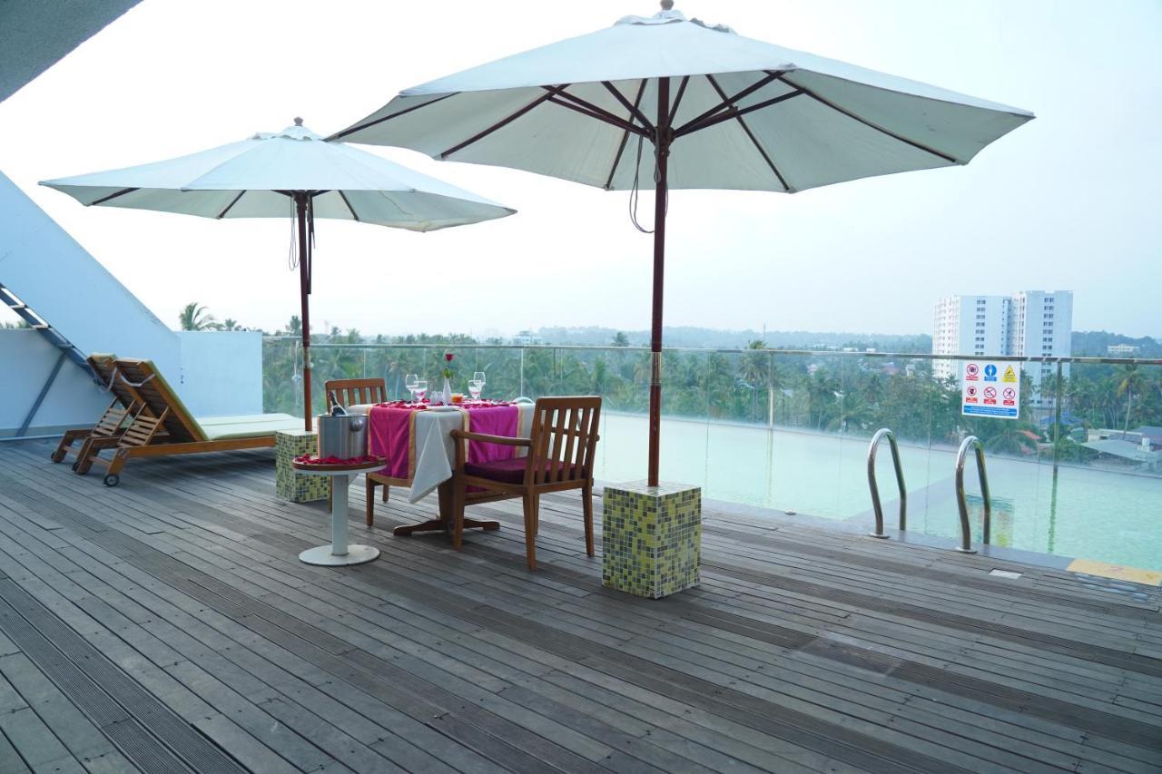 Vivin Luxury Suites Thiruvananthapuram Buitenkant foto