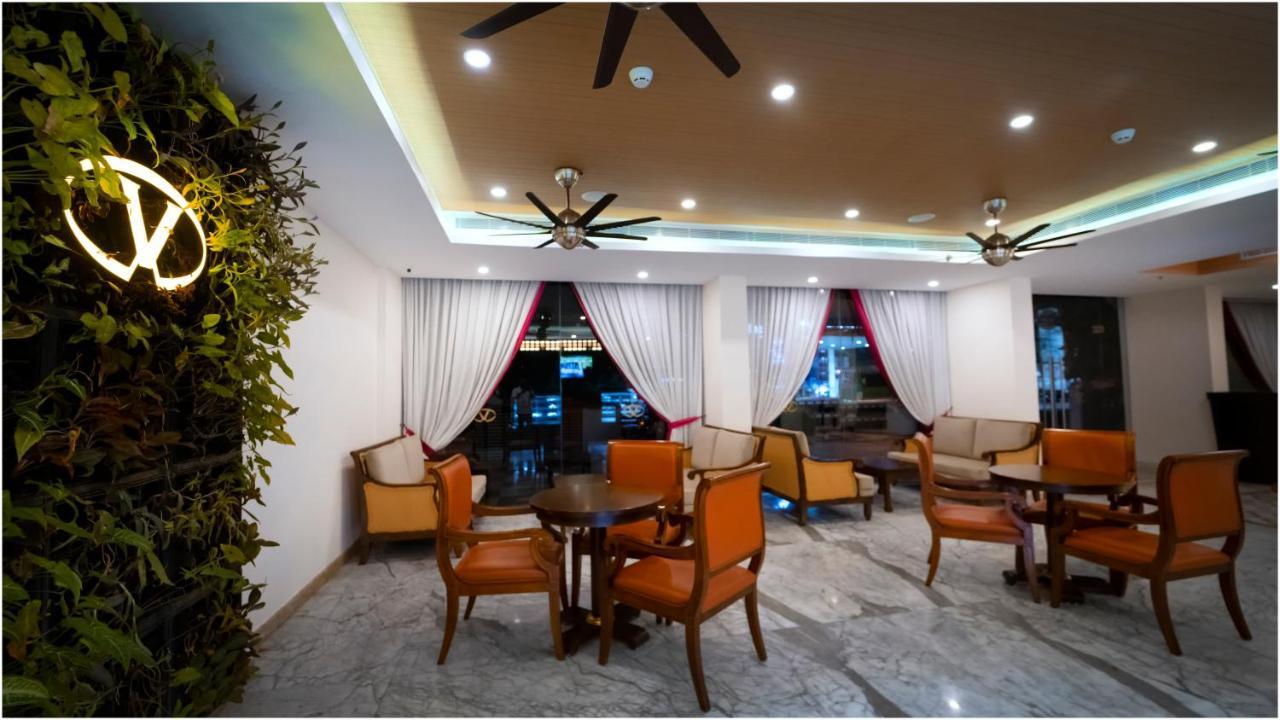 Vivin Luxury Suites Thiruvananthapuram Buitenkant foto