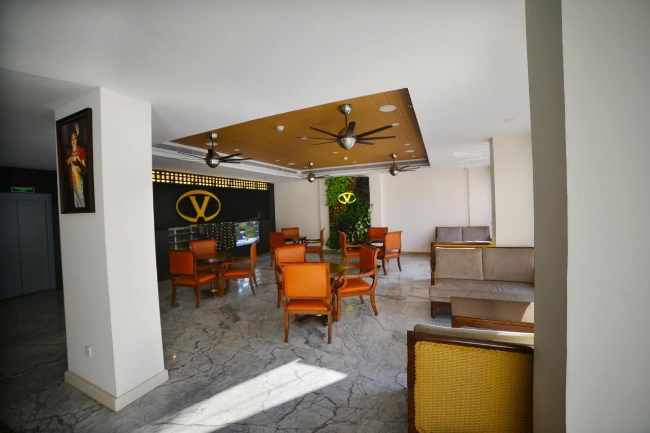 Vivin Luxury Suites Thiruvananthapuram Buitenkant foto