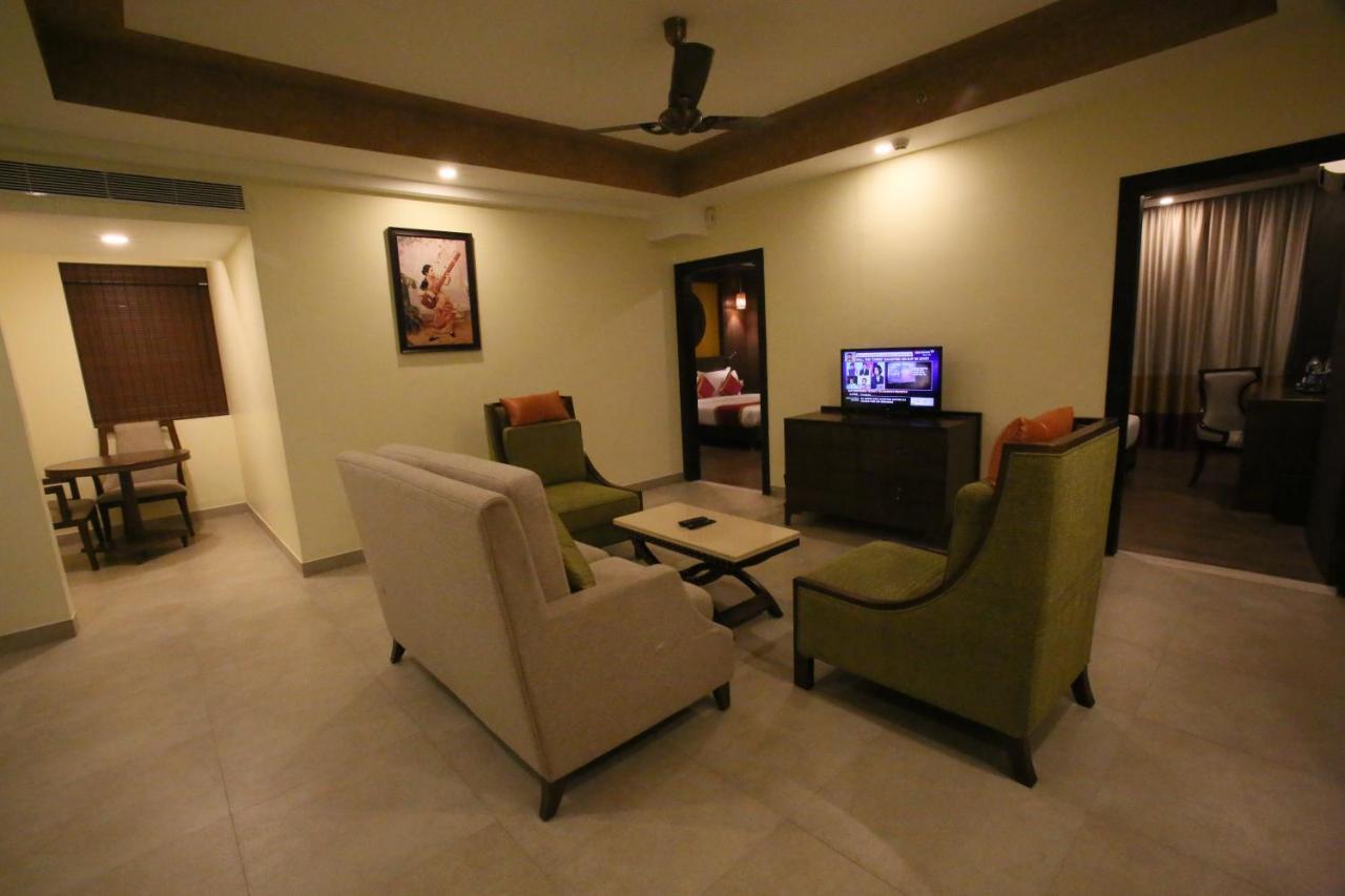 Vivin Luxury Suites Thiruvananthapuram Buitenkant foto