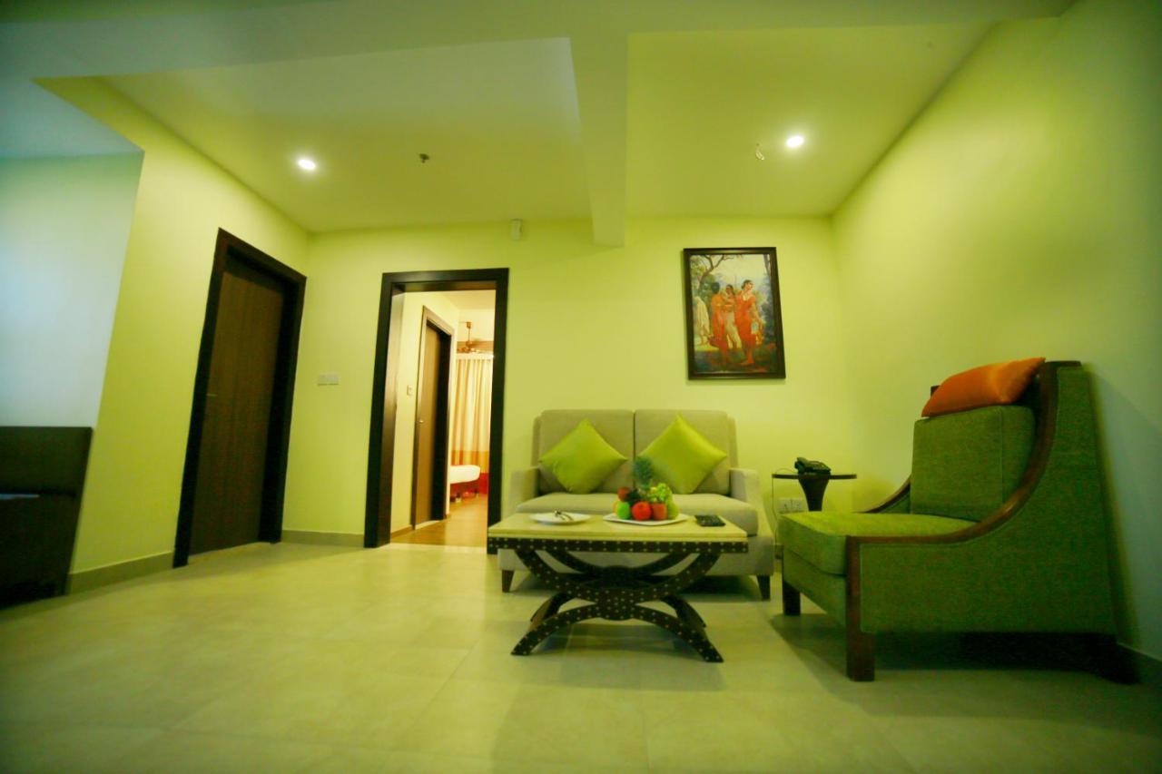 Vivin Luxury Suites Thiruvananthapuram Buitenkant foto