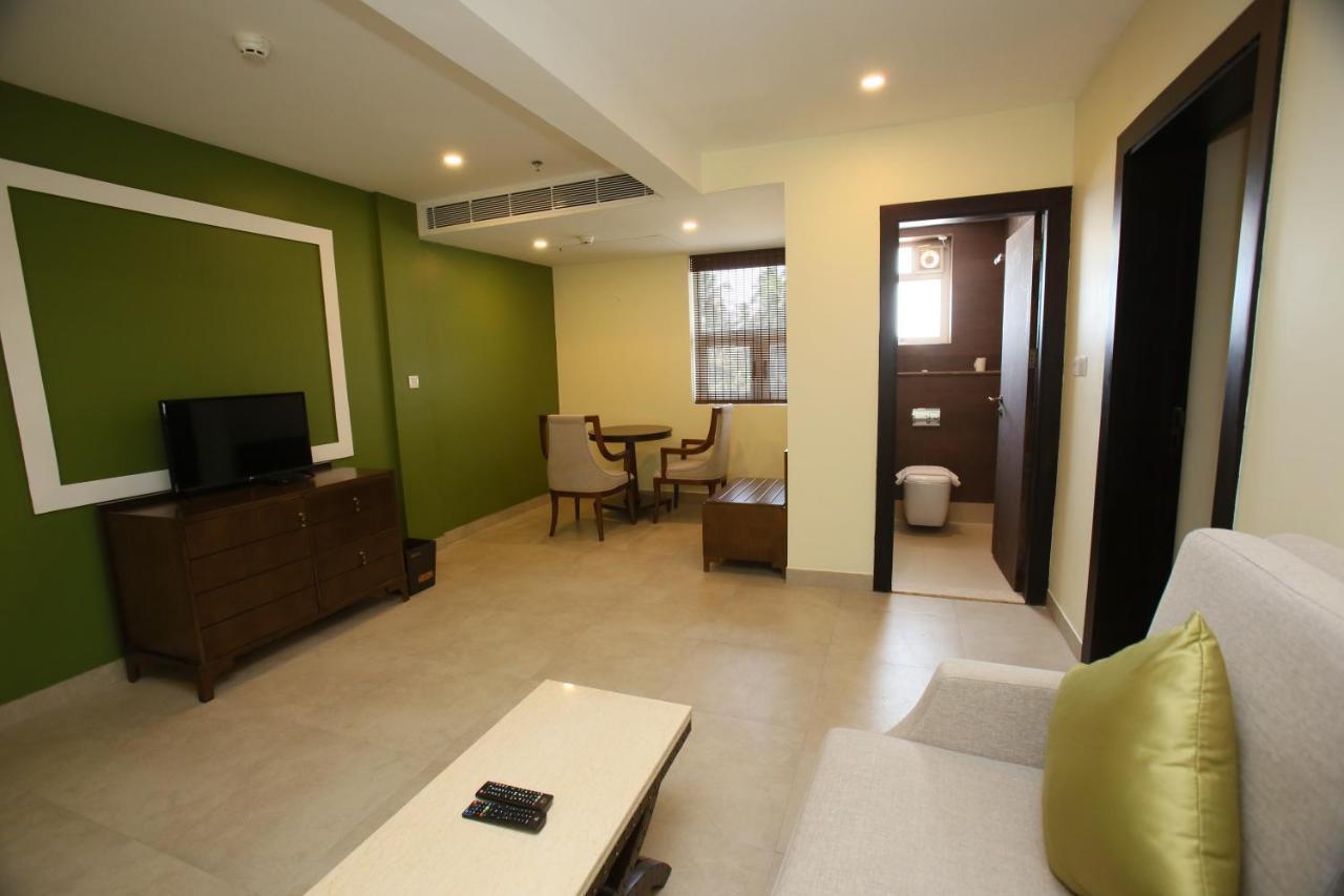 Vivin Luxury Suites Thiruvananthapuram Buitenkant foto